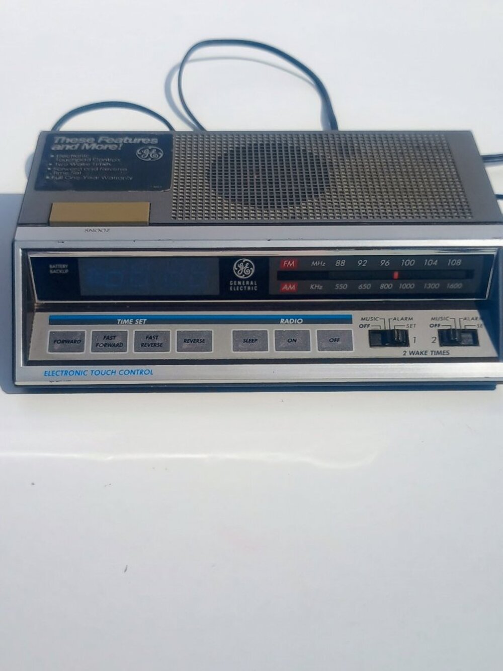 GE 7-4663A Vintage Digital Dual Alarm Clock Radio FM AM Alarm Wood Grain Working